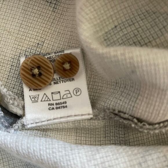 Tommy Bahama 100% Silk Men's Aloha Style Dress Shirt / Light Gray/ Size XL - Picture 6 of 9